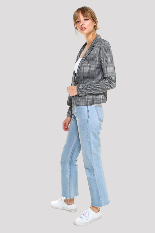 Structured Plaid Blazer – Fitted Look
