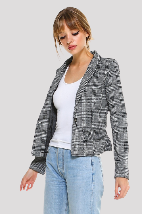 Structured Plaid Blazer – Fitted Look