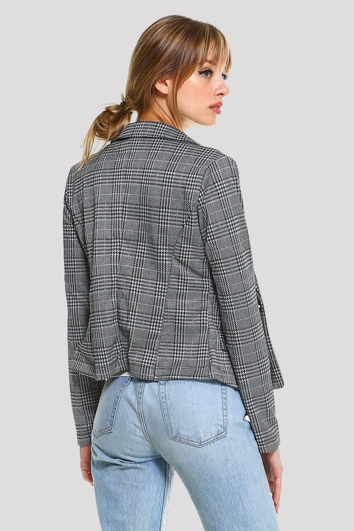 Structured Plaid Blazer – Fitted Look