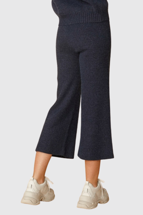 Ribbed High-Waisted Crop Pants